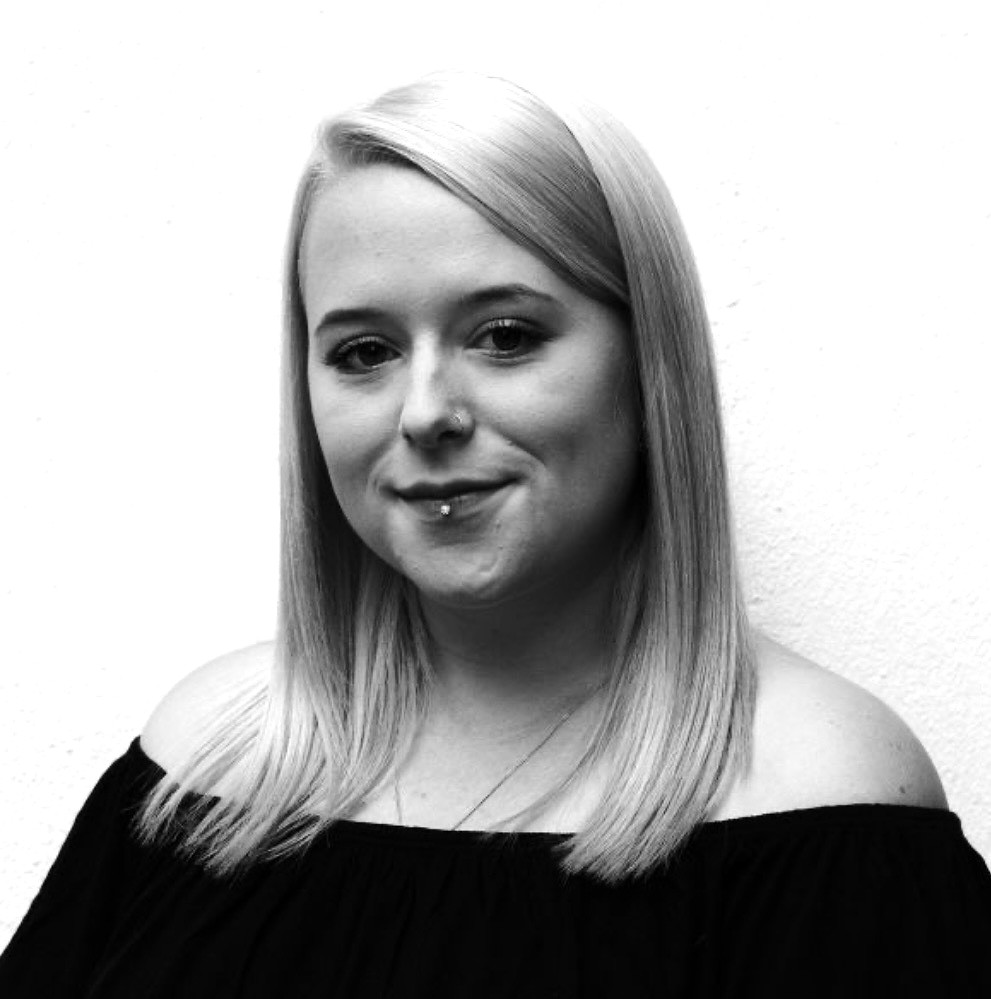 <strong>Celina Stegmüller</strong><br>Topstylistin/Teilzeit</span>